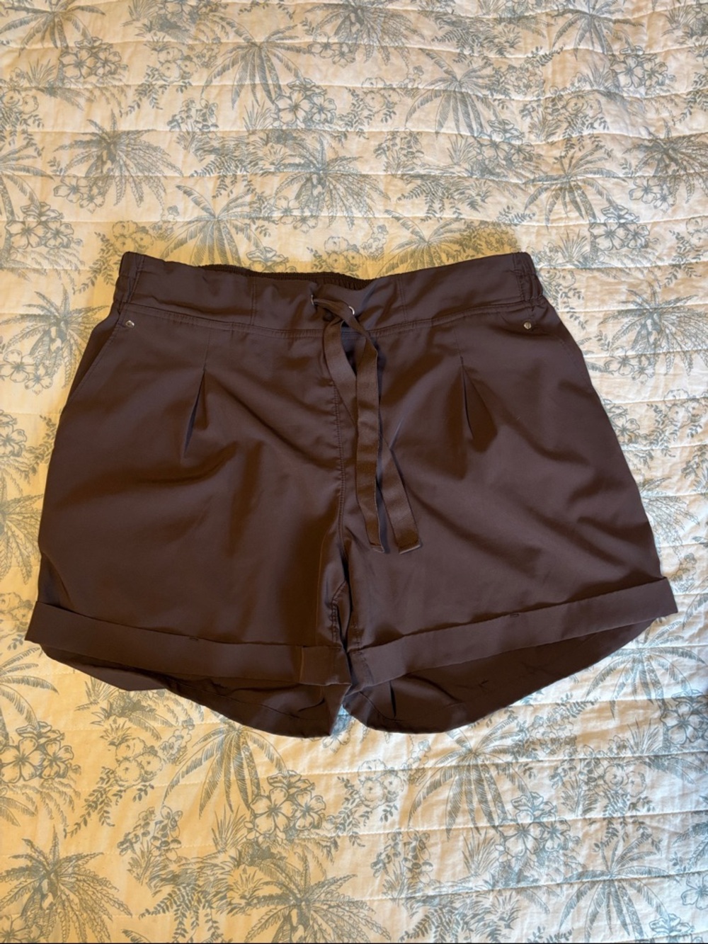 MPG Women’s Drawstring Performance Shorts in Dark Brown SZ L